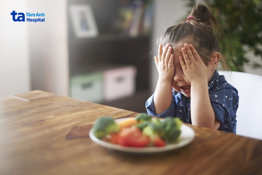 Mối liên hệ giữa thức ăn và nguy cơ dậy thì sớm