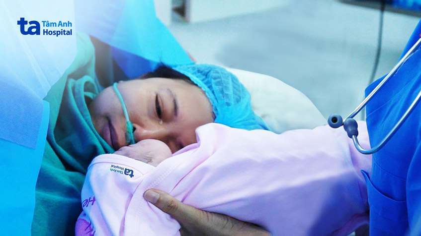 Một bệnh nhân lớn tuổi sinh con khỏe mạnh