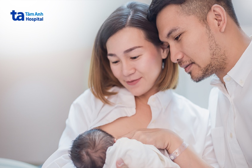 Nuôi con bằng sữa mẹ hoàn toàn là cách tốt nhất