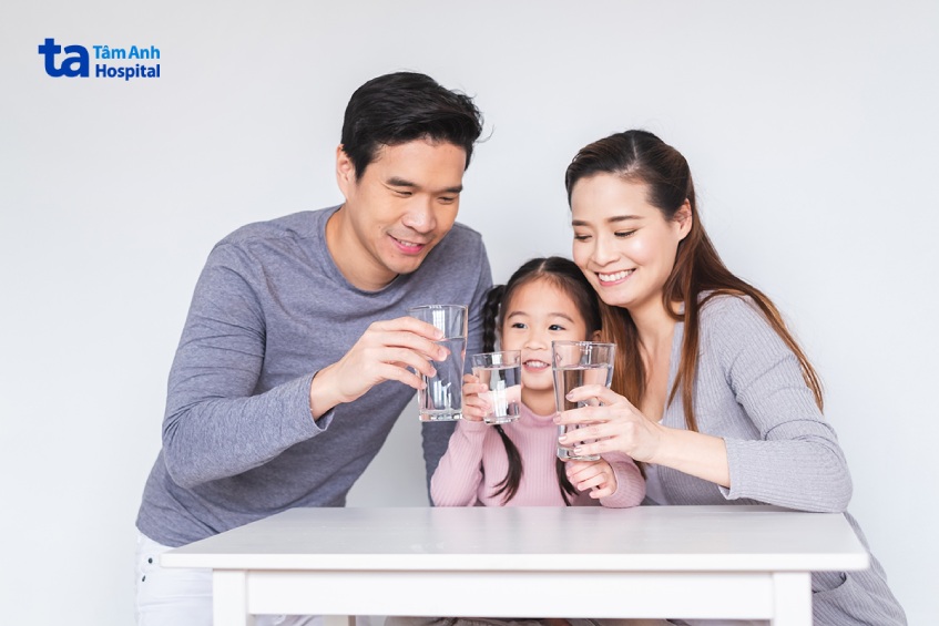 Uống đủ nước mỗi ngày là cách ngăn ngừa bệnh