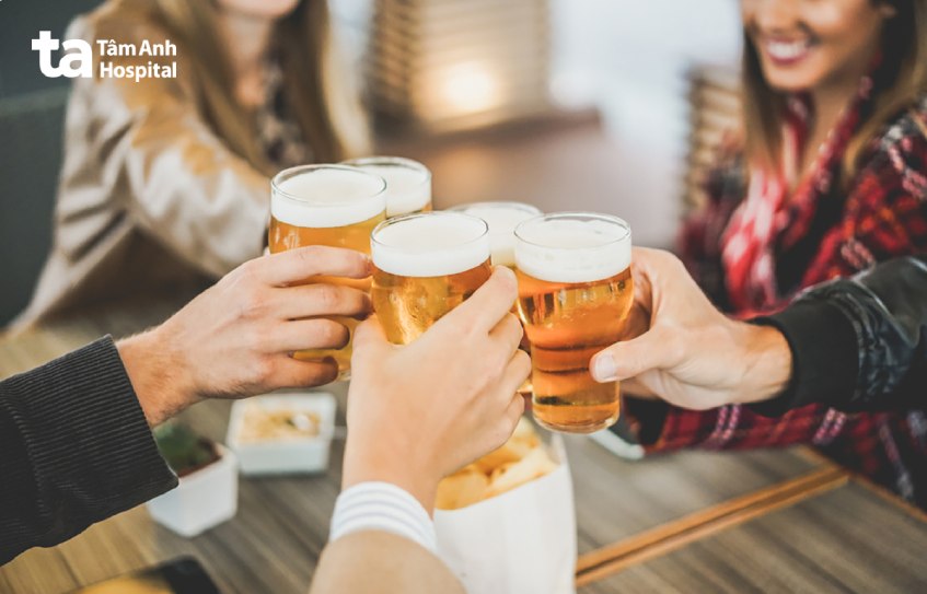 Uống rượu bia thường xuyên là yếu tố làm tăng nguy cơ bệnh mạch vành cũng như các bệnh lý tim mạch