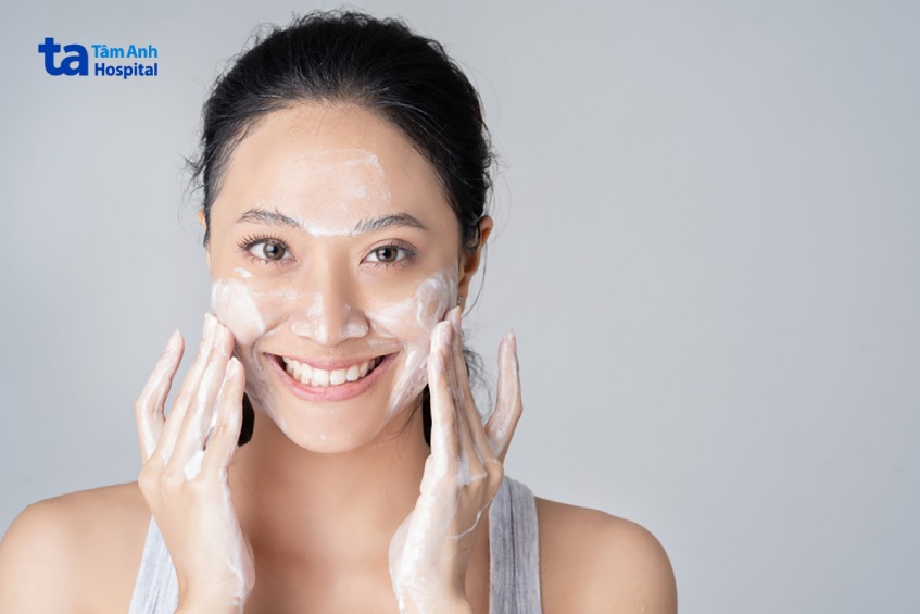 yếu tố gây mụn trứng cá nặng