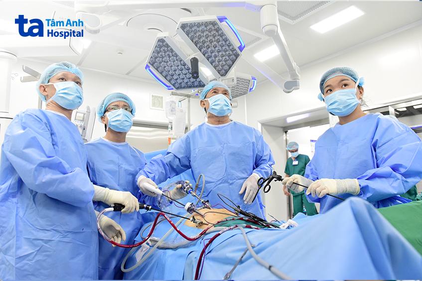 bác sĩ vũ lê chuyên và cộng sự