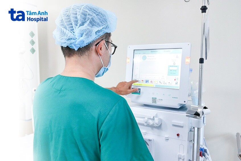 bs kiểm tra thông số máy lọc máu