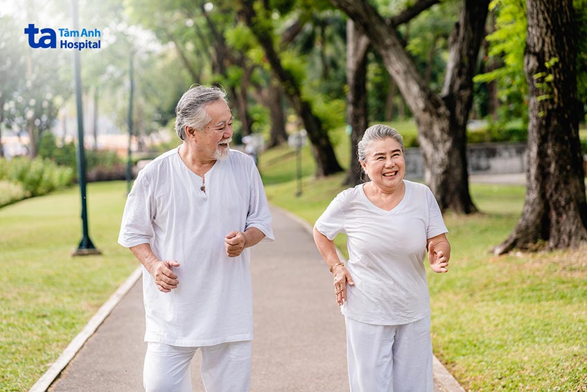 Vận động thể chất mỗi ngày với các bài tập vừa sức là biện pháp hữu hiệu giúp đẩy lùi cơn đau thắt ngực điển hình