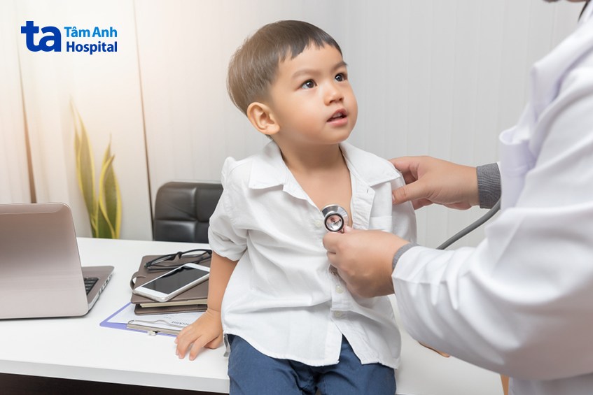 Sa tinh hoàn ở trẻ được chẩn đoán bằng các triệu chứng lâm sàng