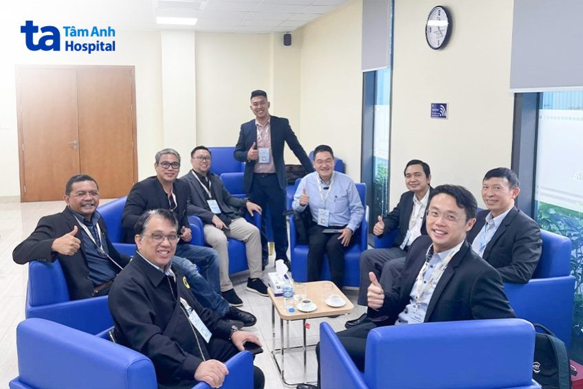Ngoài những cuộc họp và trao đổi chuyên môn, các chuyên gia đã có những buổi trò chuyện thân mật, vui vẻ.