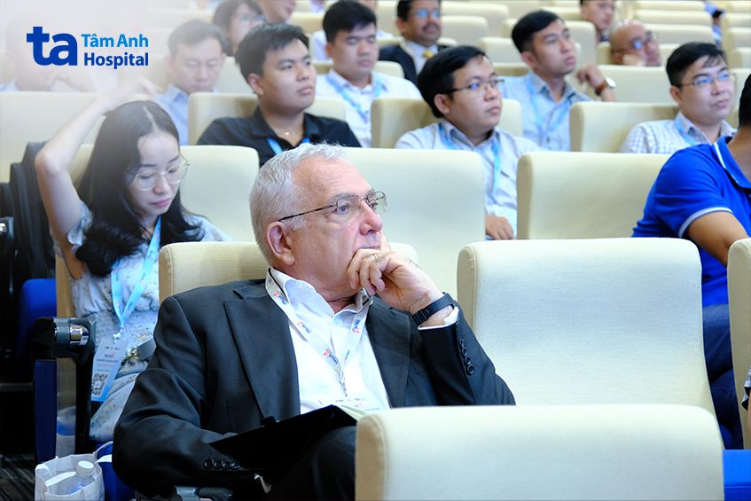 Giáo sư Bernard Malavaud