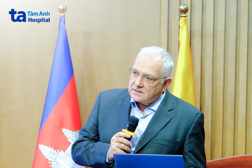 Giáo sư Bernard Malavaud