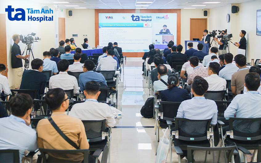 Sau phiên toàn thể, 9 phiên chuyên đề với hơn 90 bài báo cáo đã được trình bày và thảo luận.