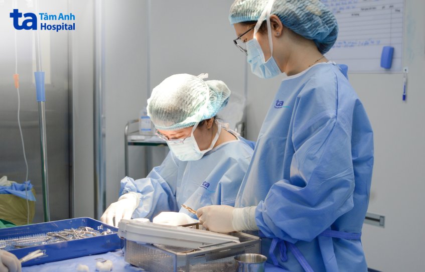 phẫu thuật viêm tai giữa thủng màng nhỉ