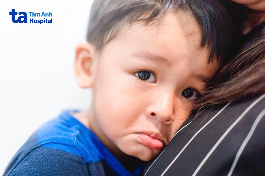 Sa tinh hoàn có thể khiến trẻ bị đau