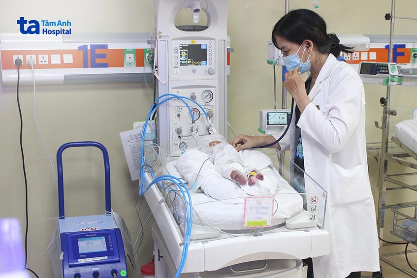 tình trạng của bé được theo dõi cẩn thận