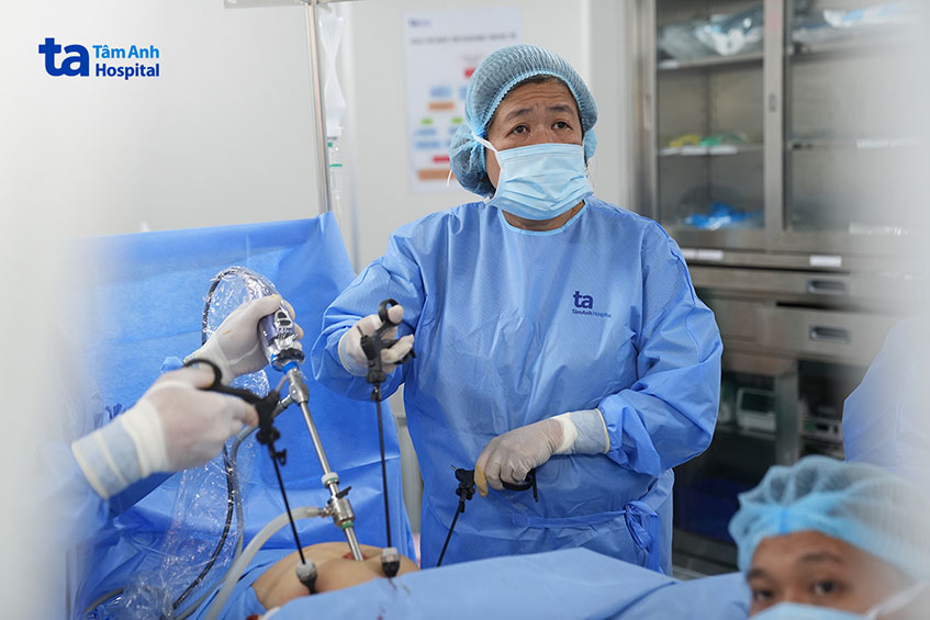 bác sĩ mỹ nhi nội soi cho bệnh nhân