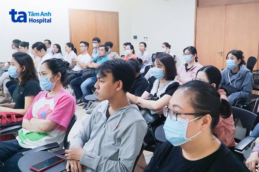 Bác sĩ tham gia đào tạo