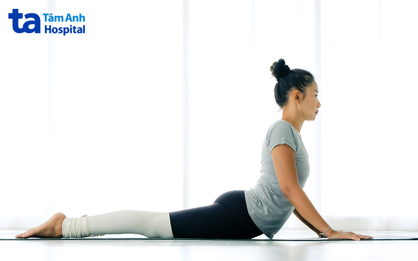 bài tập nằm chống tay
