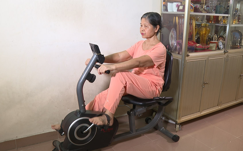 Bà Tỉnh khỏe mạnh và có thể vận động tại nhà sau thời gian điều trị tại Bệnh viện Tâm Anh