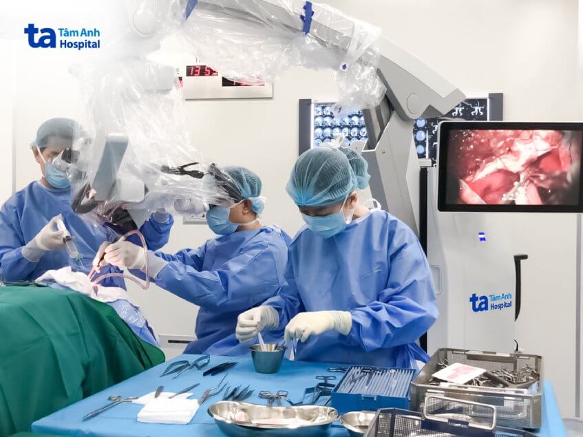 bác sĩ cứu cụ bà bị đột quỵ nửa đêm do vỡ mạch máu não