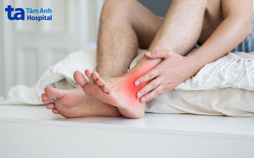 cả 2 căn bệnh gây ra các cơn đau cấp