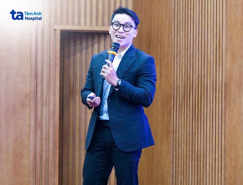 Ông Hùng Quan Vũ - Quản lý sản phẩm siêu âm tim GE Healthcare Việt Nam chia sẻ về các công nghệ mới tại Hội nghị