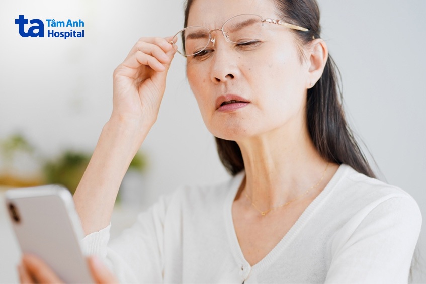 mờ mắt sau khi dùng thuốc nhỏ mắt corticoid