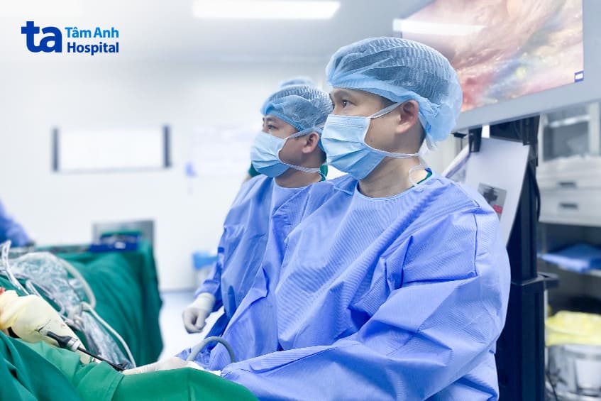 mổ nội soi cắt tuyến vú