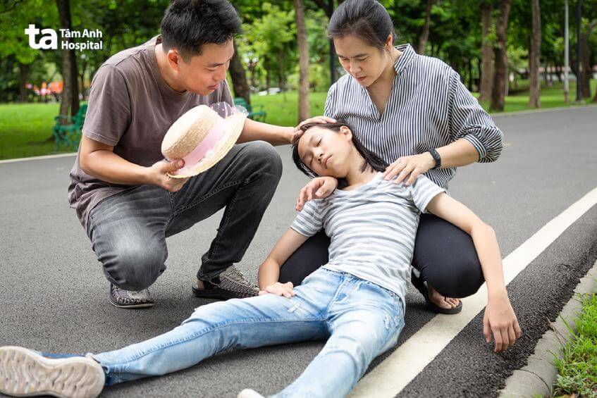 nguy cơ đột quỵ do nắng nóng