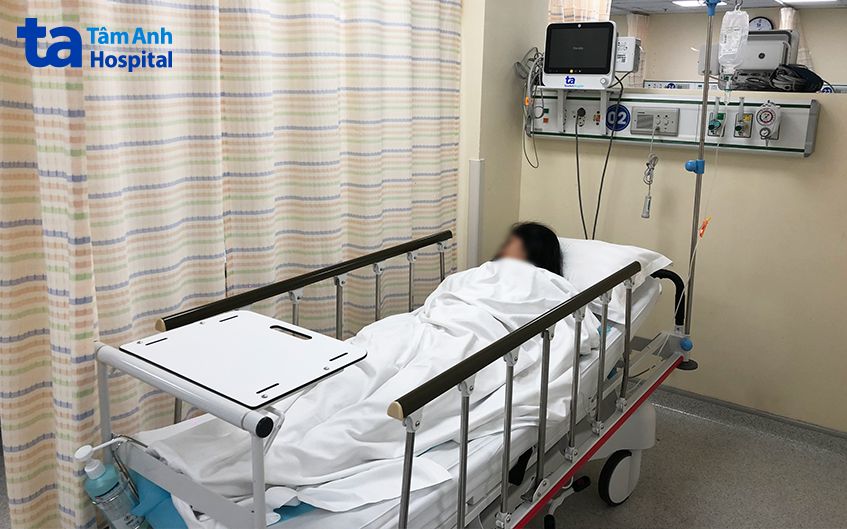 nhập viện do nhiễm độc ruột