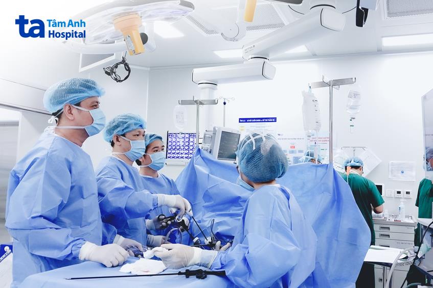 phẫu thuật cắt bỏ khối u