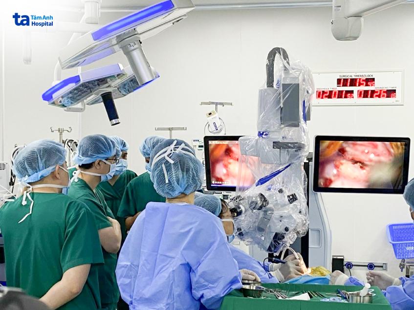 phẫu thuật cấy ốc tai điện tử