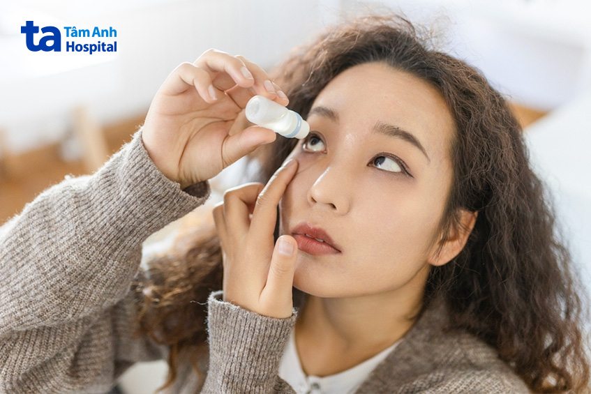 Sử dụng corticoid lâu dài có thể gây mỏng giác mạc