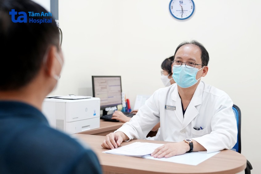 thăm khám cho người bệnh