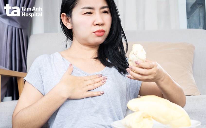 trào ngược dạ dày vướng cổ họng