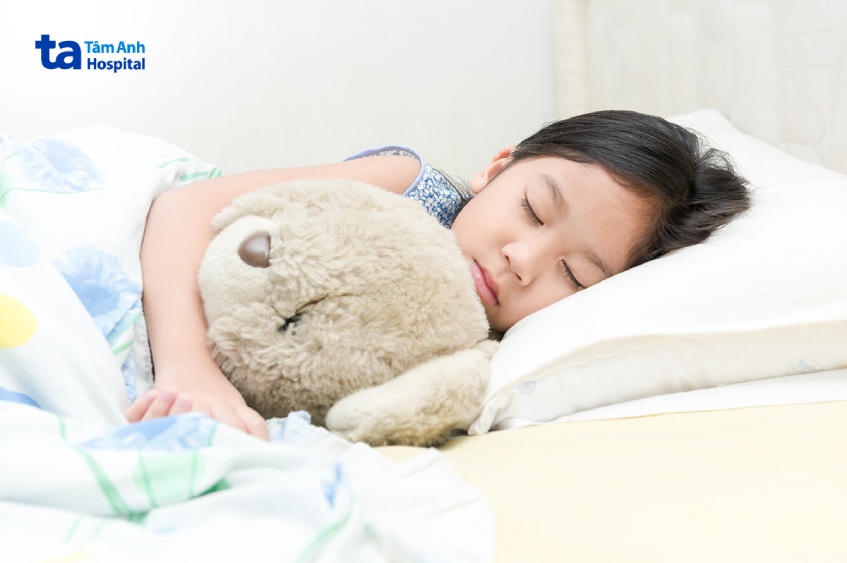 Trẻ cần được nghỉ ngơi nhiều hơn khi mắc bệnh