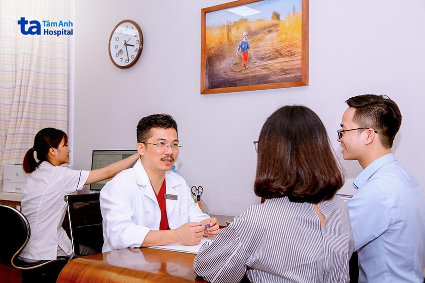 tư vấn cho cặp vợ chồng điều trị hiếm muộn