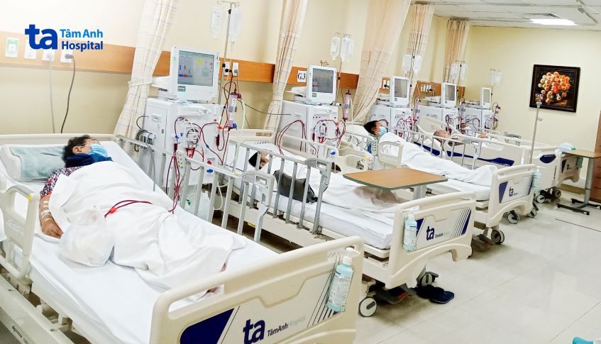 Hình ảnh người bệnh đang chạy thận tại bệnh viện
