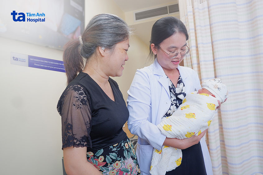 bác sĩ như chia vui cùng vợ chồng chị châu