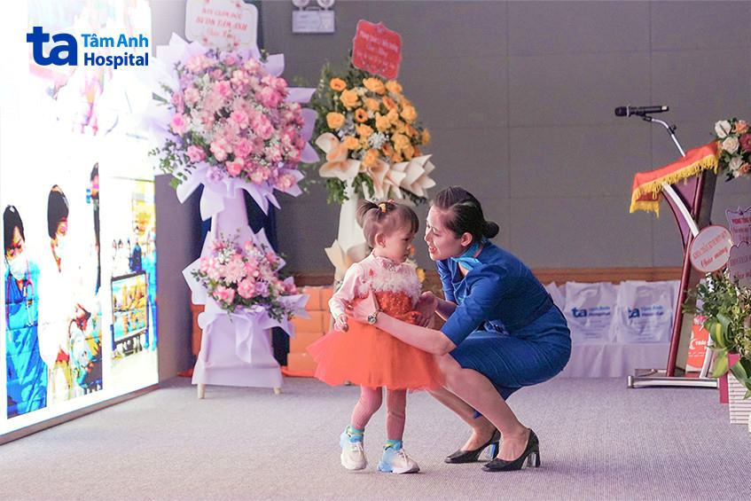 Bé Quỳnh Phương