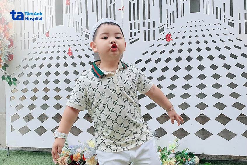 bé Su phát triển khỏe mạnh