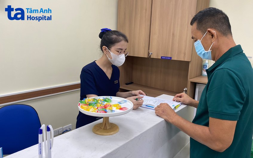 bệnh nhân tái khám
