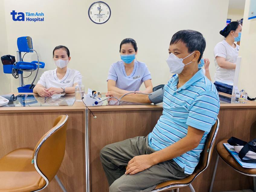 Bệnh nhân trở lại tái khám