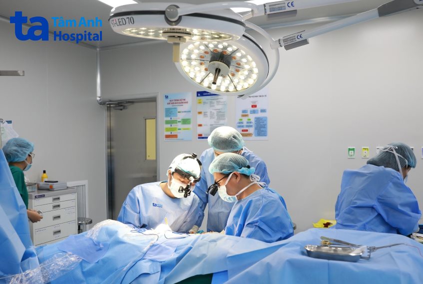 Ca phẫu thuật bóc tách khối u