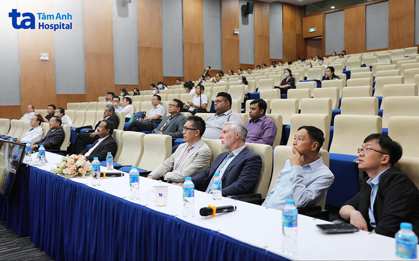 chuyên gia bác sĩ VN và quốc tế