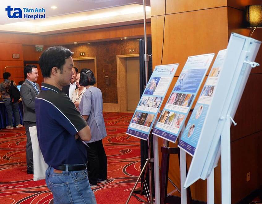 khách mời tham quan hội nghị