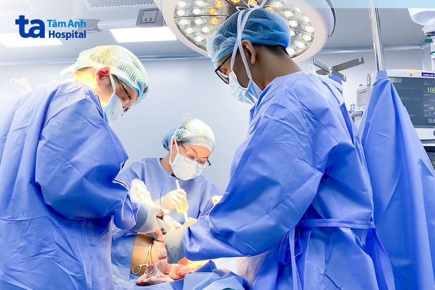 Ngực sa trễ nặng có thể ảnh hưởng cột sống