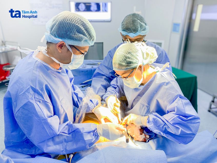 Phẫu thuật vú định vị kim dây