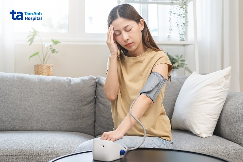 sáng ngủ dậy bị chóng mặt