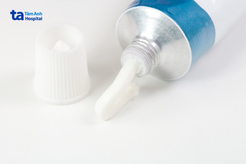 Viêm bao quy đầu có thể điều trị bằng thuốc bôi ngoài da