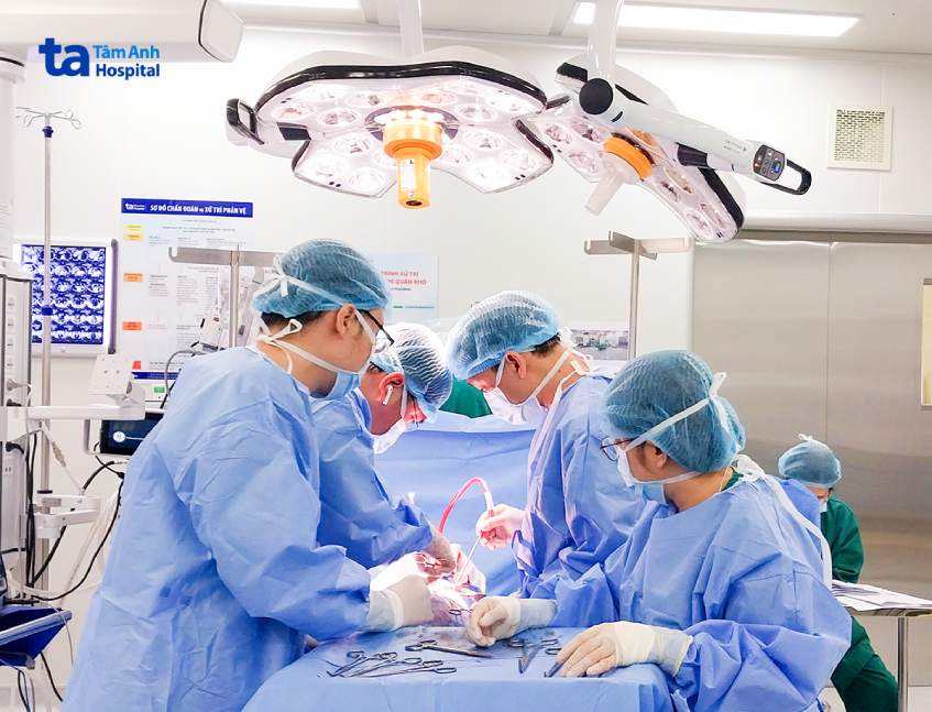 ca phẫu thuật đang diễn ra