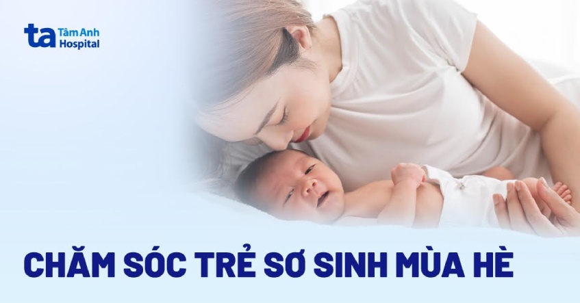 14 cách chăm sóc trẻ sơ sinh mùa hè trời nắng nóng giúp bé dễ chịu